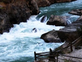 虎跳峡冬天适合旅游吗